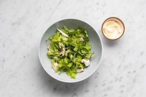 Preparazione Cestini di parmigiano con Caesar salad - Fase 5