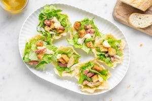 Preparazione Cestini di parmigiano con Caesar salad - Fase 5