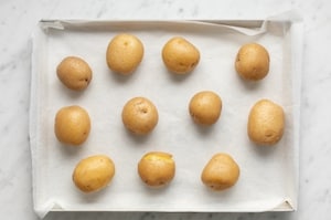 Preparazione Patate schiacciate al forno - Fase 1