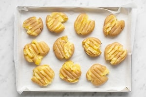 Preparazione Patate schiacciate al forno - Fase 2