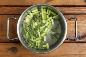 Preparazione Risotto asparagi e speck - Fase 2