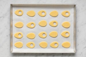 Preparazione Biscotti uovo di Pasqua con crema pasticciera - Fase 4