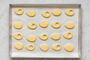 Preparazione Biscotti uovo di Pasqua con crema pasticciera - Fase 4