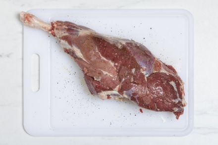 Preparazione Cosciotto di agnello al forno - Fase 1 Preparazione Cosciotto di agnello al forno - Fase 1