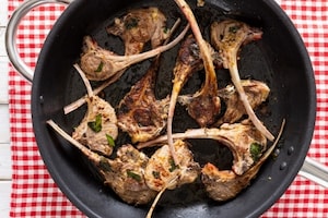 Preparazione Costolette di agnello in padella - Fase 3