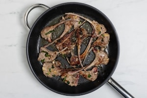 Preparazione Costolette di agnello in padella - Fase 2