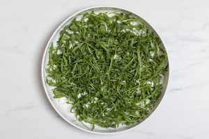 Preparazione Insalata di rucola, fragole e Asiago - Fase 2