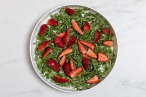 Preparazione Insalata di rucola, fragole e Asiago - Fase 2