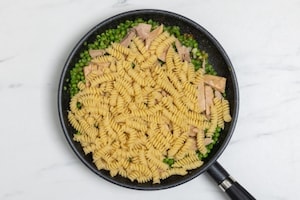 Preparazione Pasta tonno e piselli - Fase 3