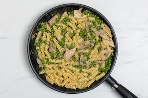 Preparazione Pasta tonno e piselli - Fase 3
