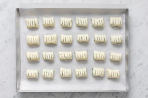 Preparazione Salatini di pasta sfoglia - Fase 4