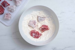 Preparazione Spezzatino di agnello con patate - Fase 1