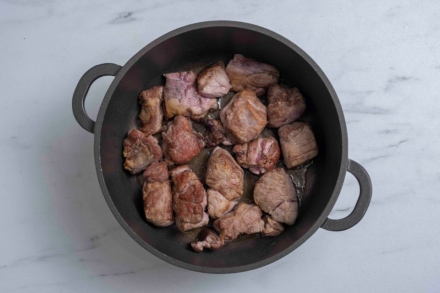 Preparazione Spezzatino di agnello con patate - Fase 2 Preparazione Spezzatino di agnello con patate - Fase 2