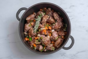 Preparazione Spezzatino di agnello con patate - Fase 3