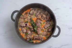 Preparazione Spezzatino di agnello con patate - Fase 4