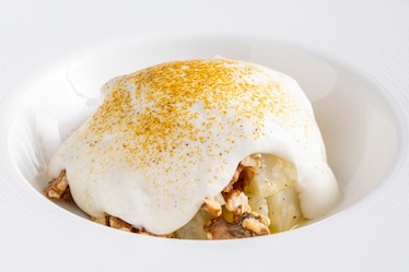 Spuma al sedano rapa con sedano rapa a cubetti, noci tostate e curry