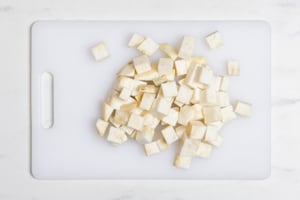 Preparazione Spuma al sedano rapa con sedano rapa a cubetti, noci tostate e curry - Fase 2