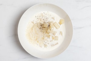 Preparazione Spuma al sedano rapa con sedano rapa a cubetti, noci tostate e curry - Fase 4