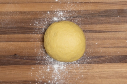 Preparazione Strudel al cavolo viola, mele e formaggio - Fase 1 Preparazione Strudel al cavolo viola, mele e formaggio - Fase 1