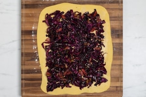 Preparazione Strudel al cavolo viola, mele e formaggio - Fase 4