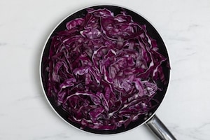 Preparazione Strudel al cavolo viola, mele e formaggio - Fase 2