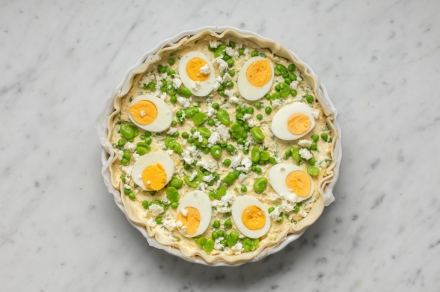 Preparazione Torta salata di Pasqua con uova - Fase 4 Preparazione Torta salata di Pasqua con uova - Fase 4