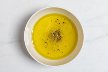 Preparazione Insalata di mela verde, ananas e valeriana - Fase 1 Preparazione Insalata di mela verde, ananas e valeriana - Fase 1