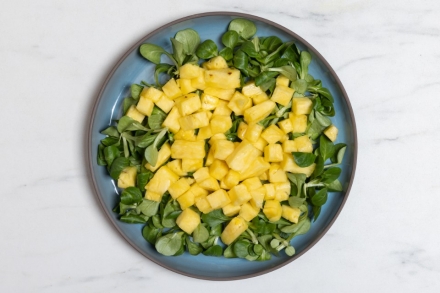 Preparazione Insalata di mela verde, ananas e valeriana - Fase 5 Preparazione Insalata di mela verde, ananas e valeriana - Fase 5