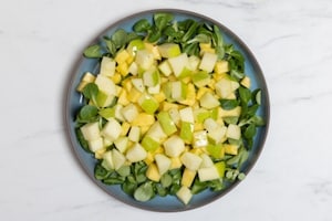 Preparazione Insalata di mela verde, ananas e valeriana - Fase 5