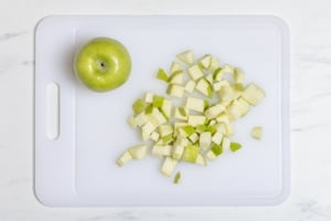 Preparazione Insalata di mela verde, ananas e valeriana - Fase 2