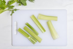 Preparazione Insalata di mela verde, ananas e valeriana - Fase 3