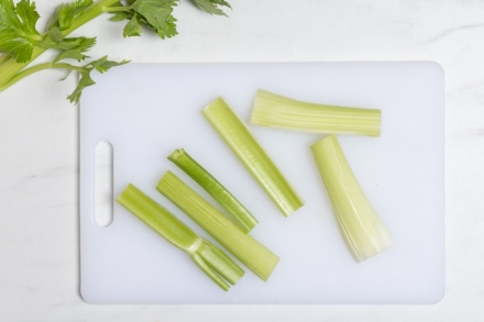 Preparazione Insalata di mela verde, ananas e valeriana - Fase 3 Preparazione Insalata di mela verde, ananas e valeriana - Fase 3