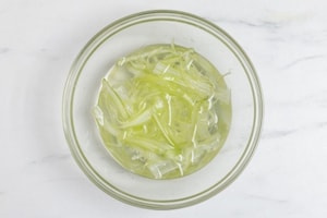 Preparazione Insalata di mela verde, ananas e valeriana - Fase 3