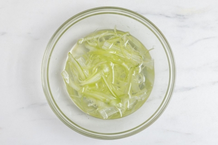 Preparazione Insalata di mela verde, ananas e valeriana - Fase 3 Preparazione Insalata di mela verde, ananas e valeriana - Fase 3