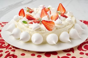 Preparazione Meringata alle fragole - Fase 12