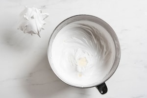 Preparazione Meringata alle fragole - Fase 2