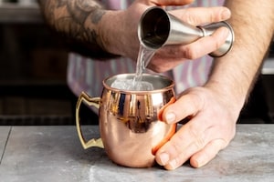 Preparazione Moscow Mule al rafano - Fase 1