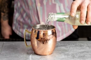 Preparazione Moscow Mule al rafano - Fase 2