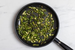 Preparazione Uova strapazzate con asparagi - Fase 2