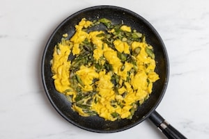 Preparazione Uova strapazzate con asparagi - Fase 4