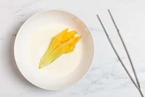 Preparazione Fiori di zucca in pastella al forno - Fase 4