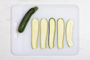 Preparazione Involtini di zucchine fritte - Fase 1