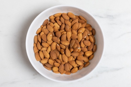 Preparazione Mandorle speziate - Fase 1 Preparazione Mandorle speziate - Fase 1