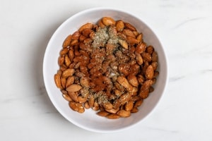 Preparazione Mandorle speziate - Fase 2