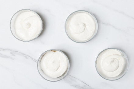 Preparazione Cheesecake nel bicchiere con squacquerone e peperoni arrostiti - Fase 7 Preparazione Cheesecake nel bicchiere con squacquerone e peperoni arrostiti - Fase 7