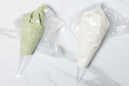 Preparazione Cheesecake nel bicchiere con squacquerone e peperoni arrostiti - Fase 6 Preparazione Cheesecake nel bicchiere con squacquerone e peperoni arrostiti - Fase 6