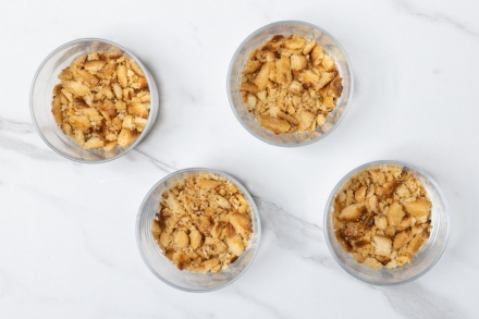 Preparazione Cheesecake nel bicchiere con squacquerone e peperoni arrostiti - Fase 6 Preparazione Cheesecake nel bicchiere con squacquerone e peperoni arrostiti - Fase 6