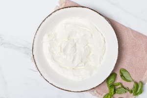 Preparazione Cheesecake nel bicchiere con squacquerone e peperoni arrostiti - Fase 5