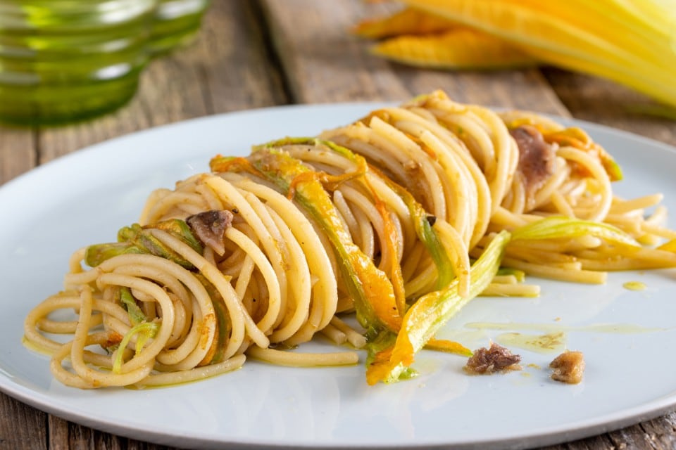 Pasta fiori di zucca e alici