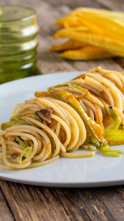 Pasta fiori di zucca e alici